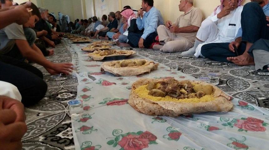 Almanya&rsquo;da Evlenen Suriyeli &Ccedil;iftin S&uuml;pha Yemeği Ak&ccedil;akale&rsquo;de Verildi