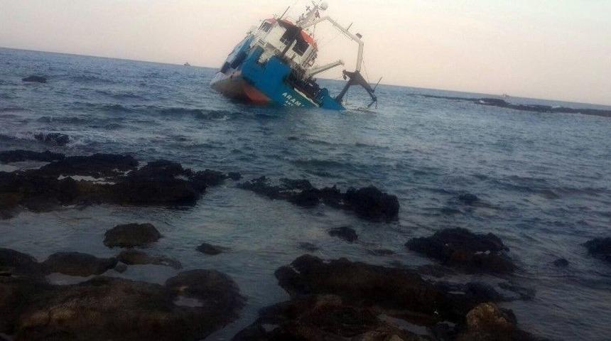 İskenderun K&ouml;rfezi&rsquo;nde Karaya Oturan Gemi