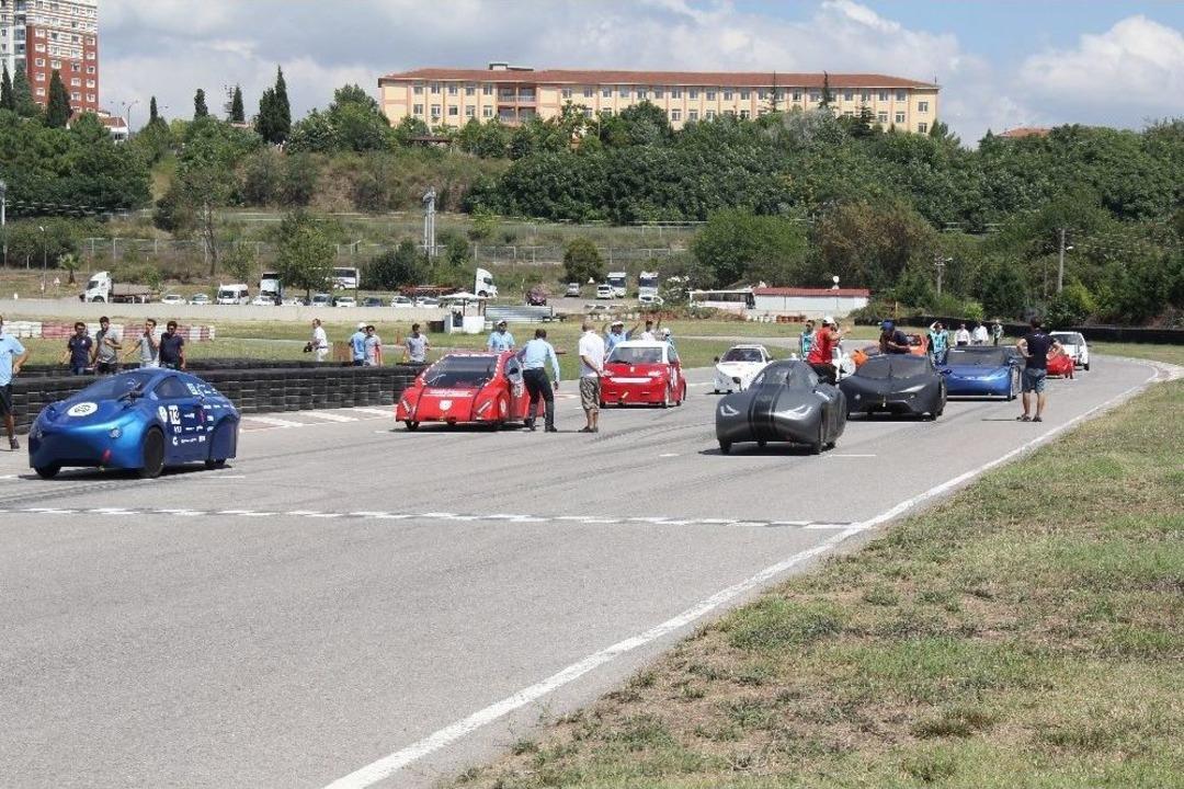 Elektrikli Ara&ccedil;lar Kıyasıya Yarıştı