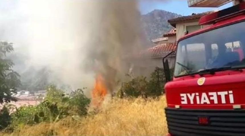 Evin Deposunda Yangın &Ccedil;ıktı, Ormana Sı&ccedil;ramadan S&ouml;nd&uuml;r&uuml;ld&uuml;
