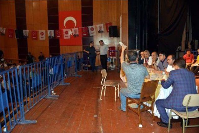 Mhp Kongresinde Oylar Bariyerler Arkasında Sayıldı