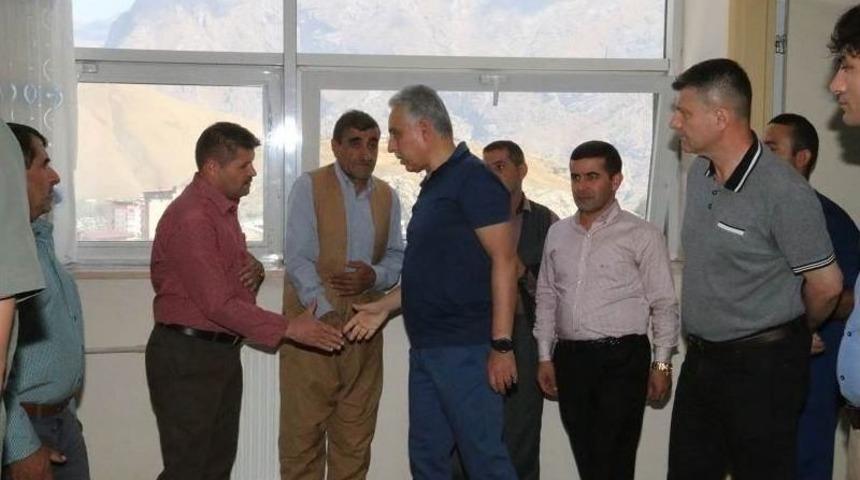 Vali Toprak Yaralı Polis Ve Korucuları Ziyaret Etti