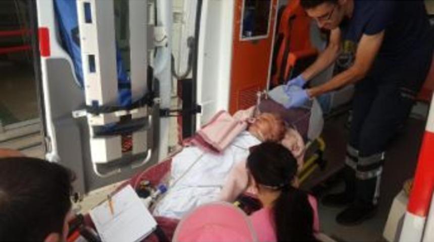 Balkonda Oturan Kadın Maganda Kurşunu Ile Yaralandı