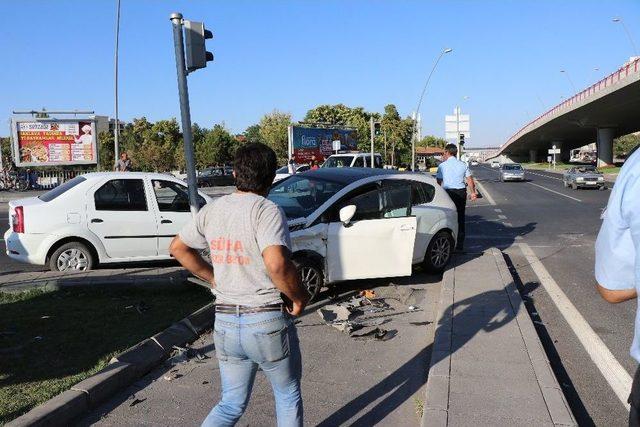 Araçlar Kaza Yaptı, Çocuklar Ağladı