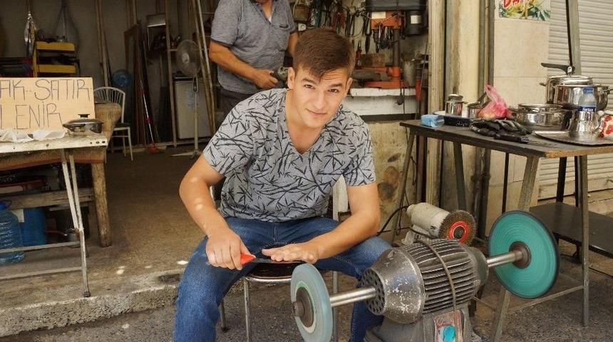 Dede, Torun Bı&ccedil;ak Bileyliyorlar