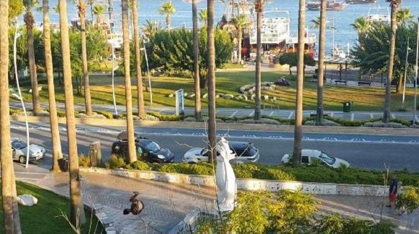 Marmaris'teki Gen&ccedil;ten Tehlikeli Şov