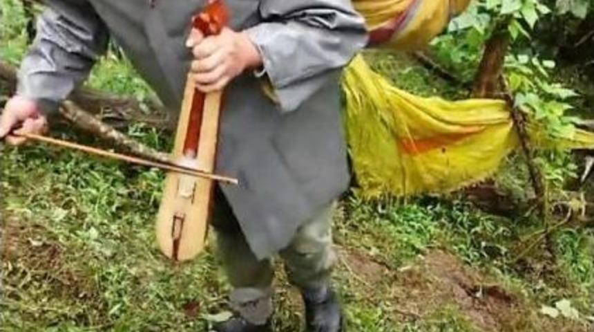 Fındık Fiyatına Tepkisini Kemen&ccedil;eli Manilerle Dile Getirdi