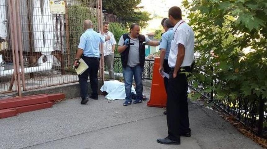 Taburcu Edildiği Hastane Bah&ccedil;esinde &Ouml;l&uuml; Bulundu