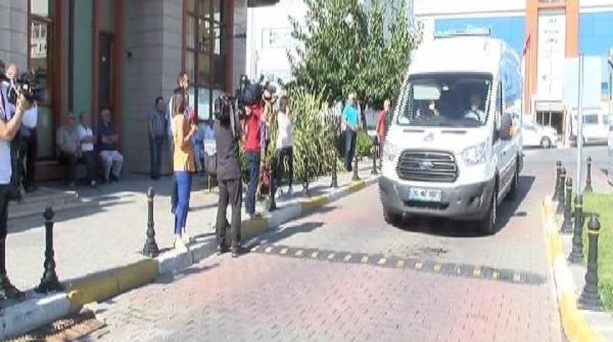 Fotoğraflar// /şaşmaz Ve Filiz Aker'in Cenazeleri Adli Tıp Kurumu'nda