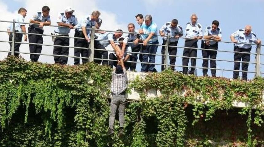 K&ouml;pr&uuml;den Atladı, Hava Yastığına D&uuml;şt&uuml;