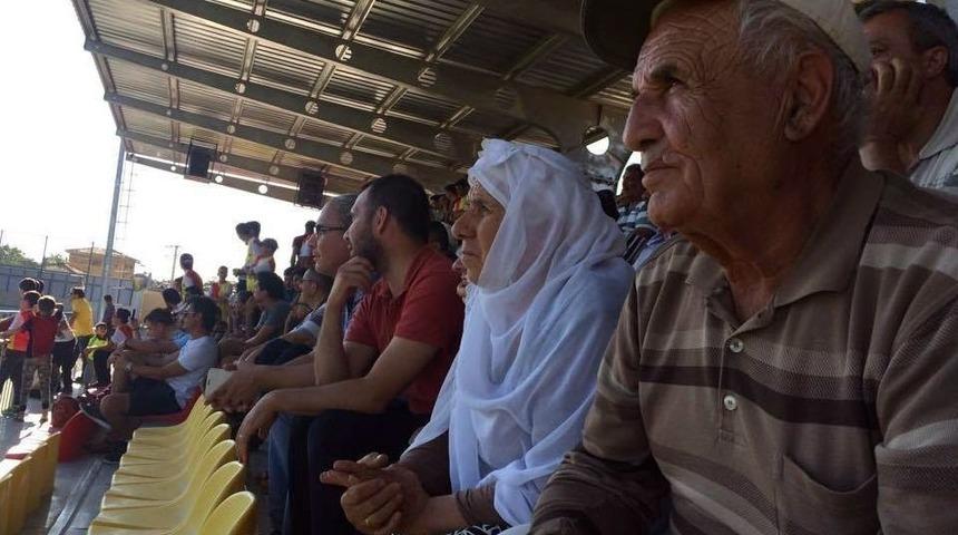 Kızılcab&ouml;l&uuml;kspor&rsquo;un &lsquo;uğuru&rsquo; 73 Yaşındaki Kadın Taraftar