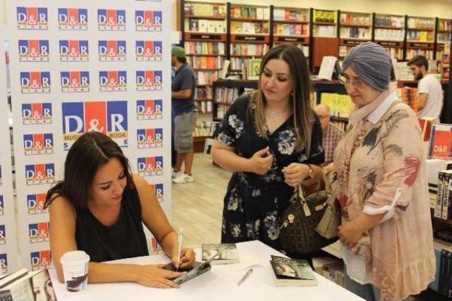 Instagram Fenomeni Nilgün Bodur D&r'da Okurlarıyla Buluştu