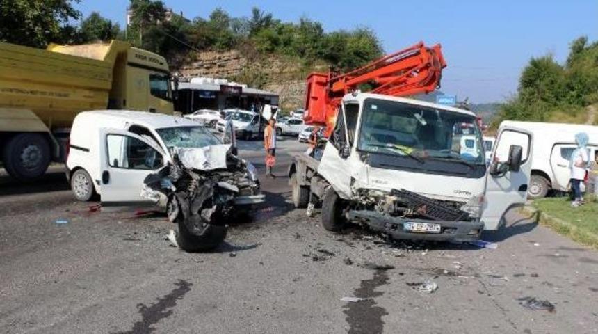 Zonguldak'ta Kaza: 1 &Ouml;l&uuml;, 5 Yaralı