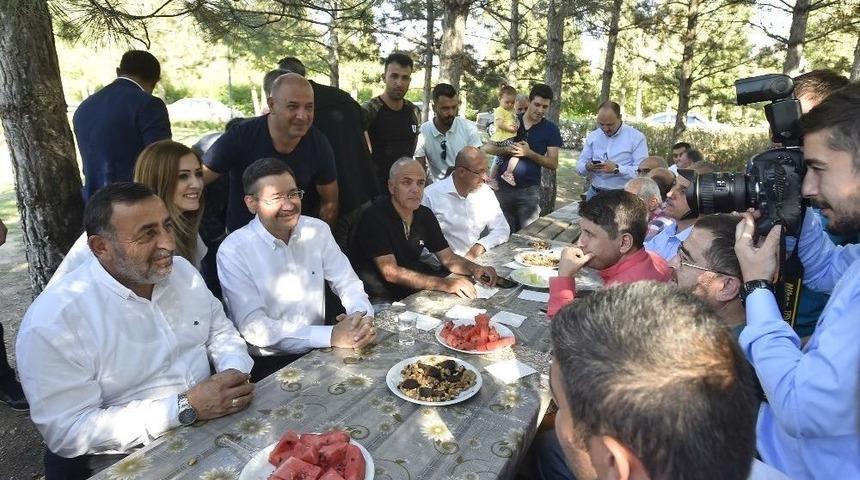 G&ouml;k&ccedil;ek Belediye &Ccedil;alışanlarıyla Piknikte Buluştu