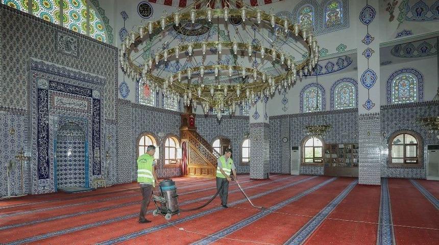 Yenimahalle&rsquo;de Bayram Temizliği S&uuml;r&uuml;yor