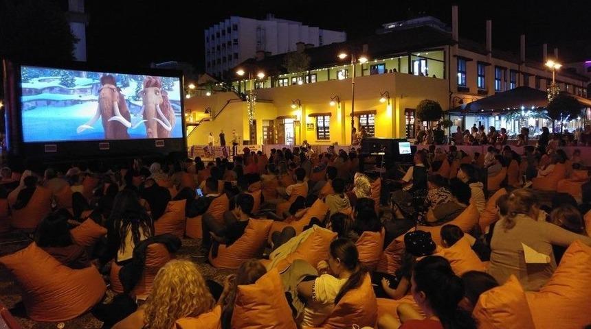 A&ccedil;ık Havada Sinemaya Yoğun İlgi
