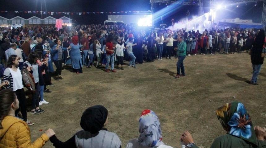 Kafkas Yaz Şenlikleri’nin Finali Horonla Yapıldı