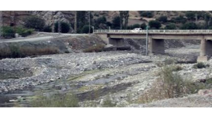 Sason &Ccedil;ayı Kuruma Noktasına Geldi