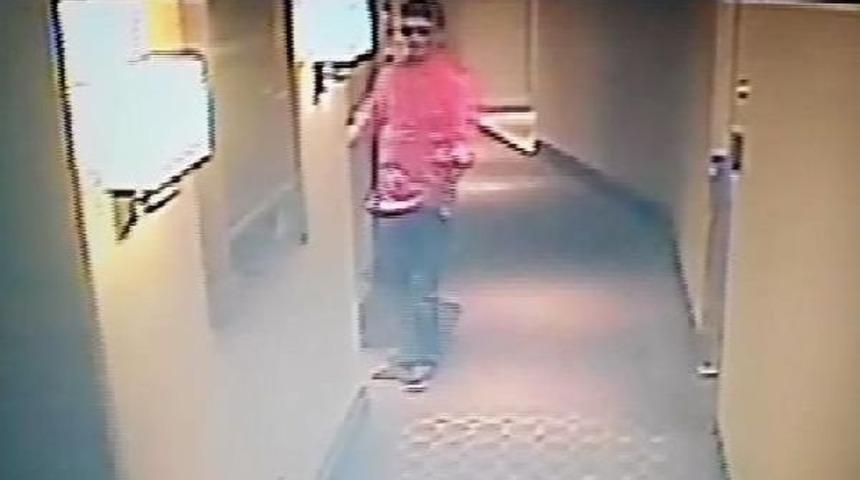 Vatan Şaşmaz'ın &Ouml;ld&uuml;r&uuml;ld&uuml;ğ&uuml; Otel Odasına Girerken Son G&ouml;r&uuml;nt&uuml;leri