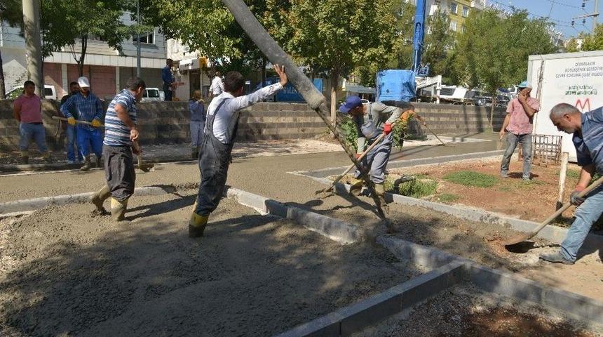 Belediye Ekipleri Eskiyen Ve Kırılan &Ccedil;ocuk Oyun Gruplarını Değiştiriyor