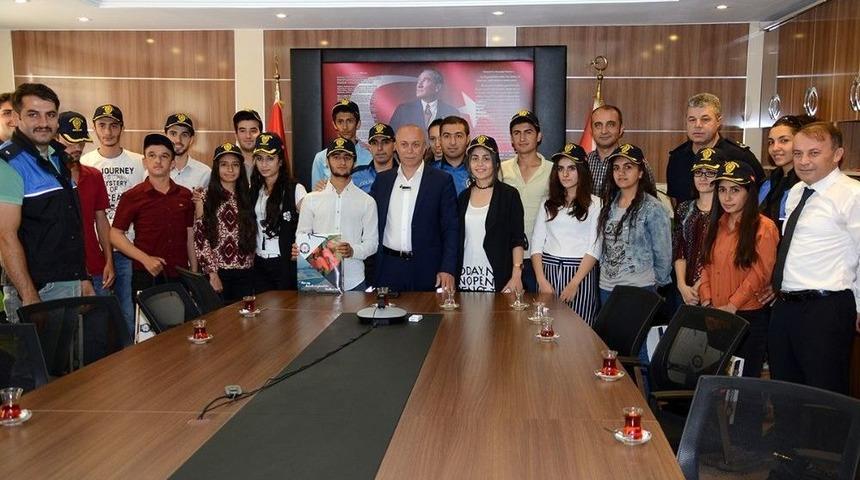 Emniyet M&uuml;d&uuml;r&uuml; Başarılı &Ouml;ğrencileri Tebrik Etti