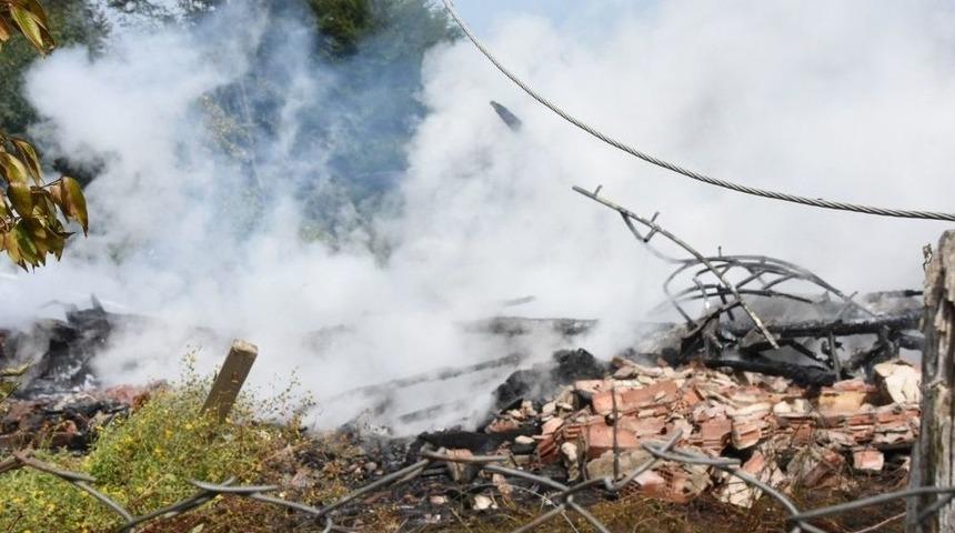 Yangında Ahşap Ev K&uuml;l Oldu