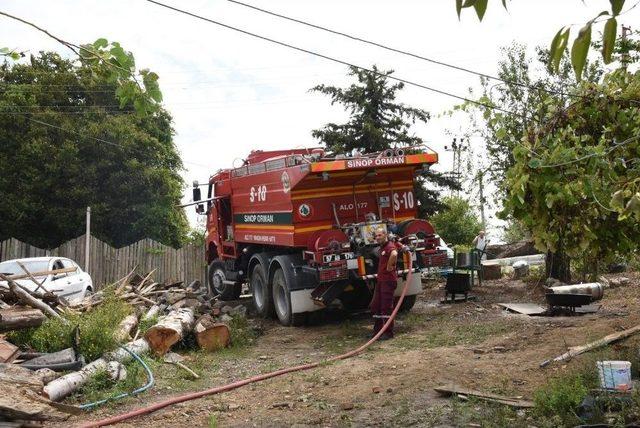 Yangında Ahşap Ev Kül Oldu