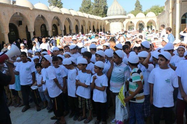 Şanlıurfa’da Yüzlerce Çocuk Namaz İçin Yürüdü