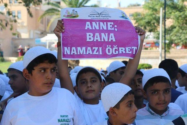 Şanlıurfa’da Yüzlerce Çocuk Namaz İçin Yürüdü