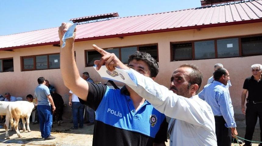 Polisten Hayvan Borsası’nda Sahte Para Uyarısı