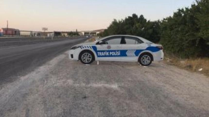 Niğde’de Yol Kenarlarına Maket Trafik Polisi Aracı Konuldu