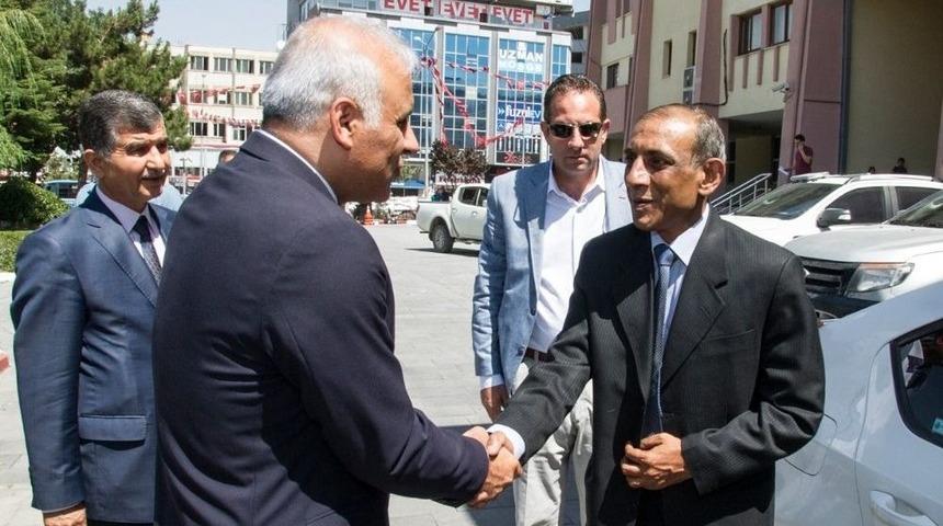 B&uuml;y&uuml;kel&ccedil;i Kulshreshth&rsquo;dan Vali Zorluoğlu&rsquo;na Ziyaret