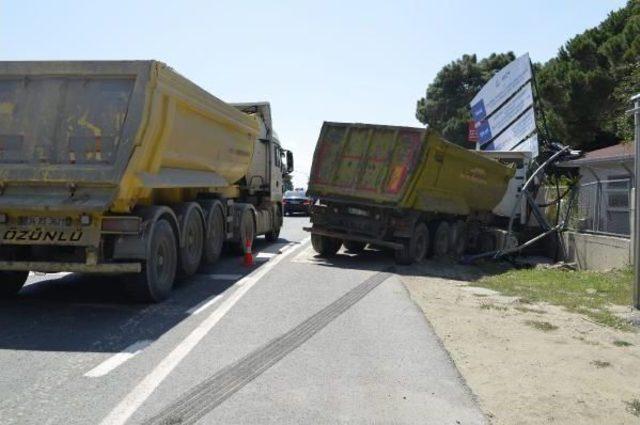 Kemerburgaz Hasdal Yolunda Zincirleme Kaza: 2 Yaralı