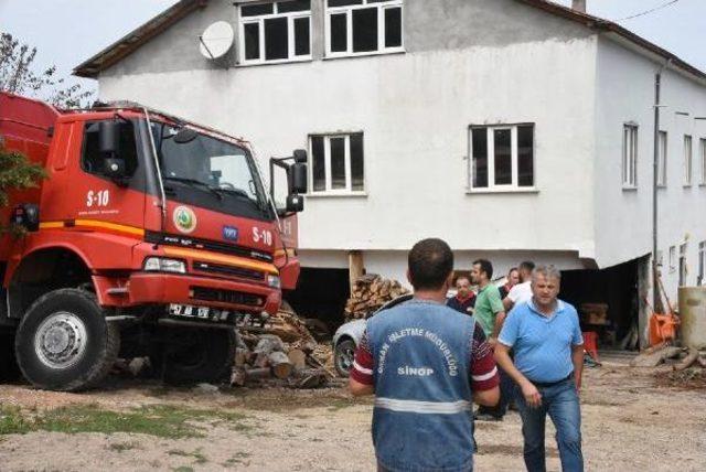 Yangında Ahşap Ev Küle Döndü