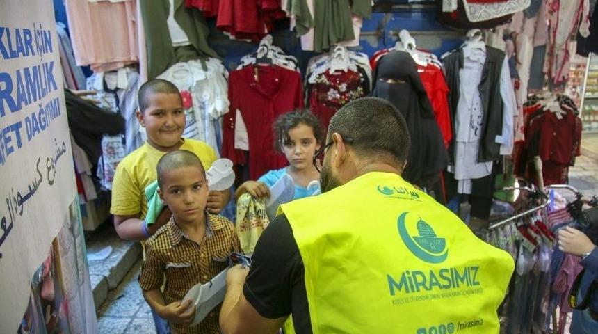 Kud&uuml;sl&uuml; &Ccedil;ocuklar Bayramlıklarına Kavuştu