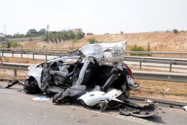 Gaziantep'te Otomobil Ile Tır Çarpıştı: 1 Ölü, 1 Yaralı