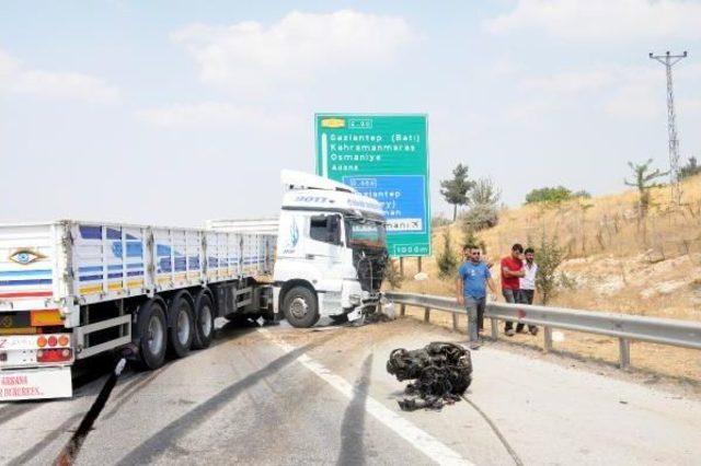 Gaziantep'te Otomobil Ile Tır Çarpıştı: 1 Ölü, 1 Yaralı