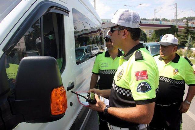 Sivil Polis Yolcu Gibi Dolmuşa Binip Sürücüleri Denetledi