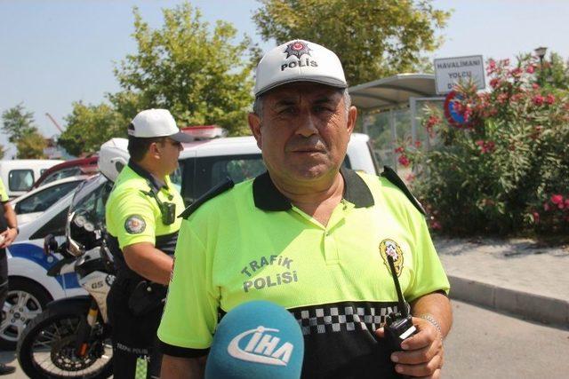 Sivil Polis Yolcu Gibi Dolmuşa Binip Sürücüleri Denetledi