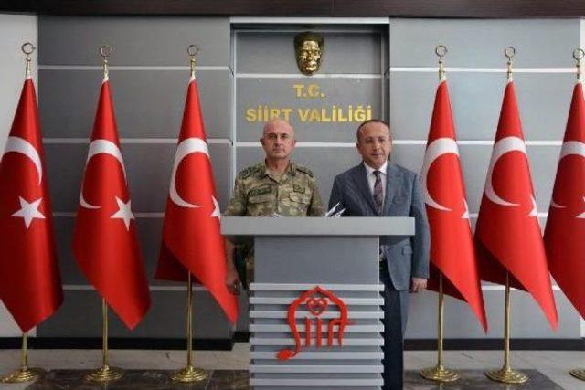 Korgeneral Karataş, Siirt Valisi Atik'i Ziyaret Etti