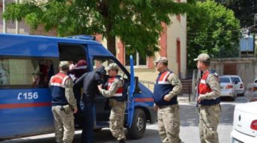 Uyuşturucu Kullanan Şahıslara Su&ccedil;&uuml;st&uuml;: 5 G&ouml;zaltı