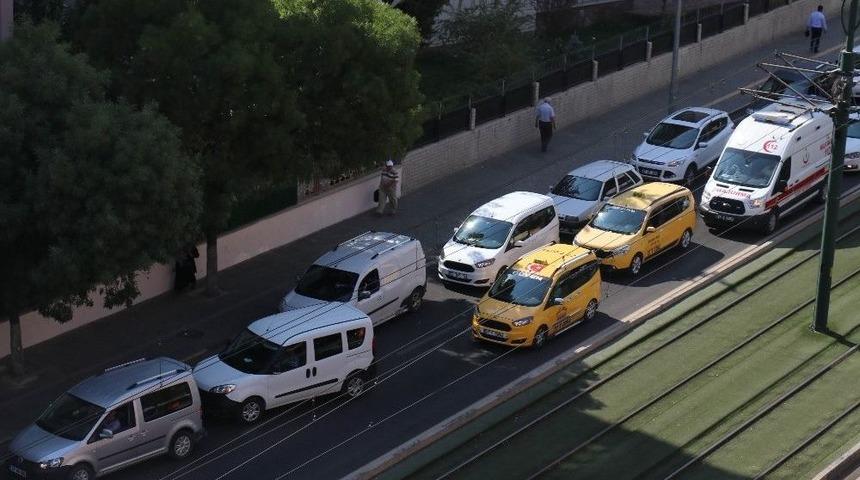 Hasta Taşıyan Ambulans, Bayram Trafiğine Yakalandı