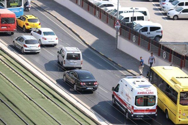 Hasta Taşıyan Ambulans, Bayram Trafiğine Yakalandı