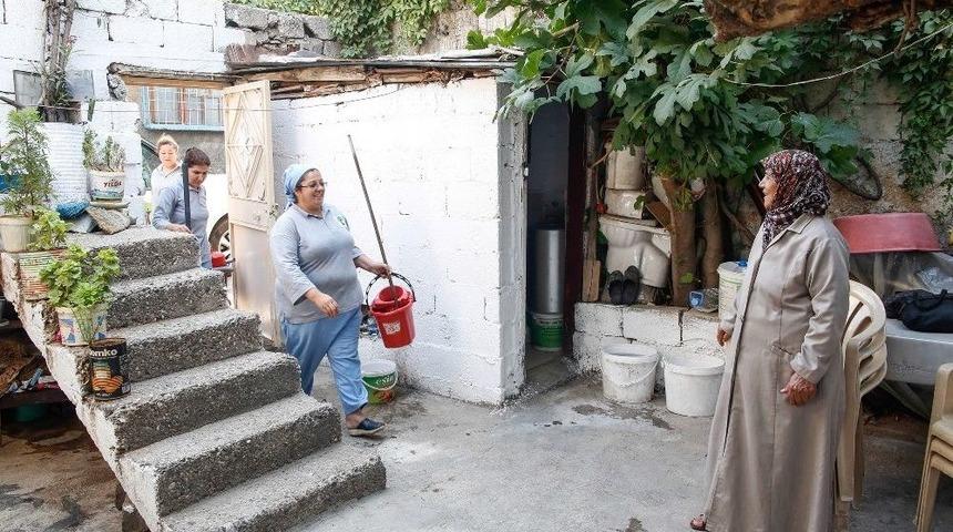 Vefa Ekibi, Yaşlıları Sevindiriyor