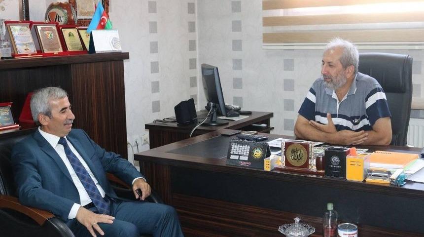 İletişim Fak&uuml;ltesi Dekanı &Ouml;nal: