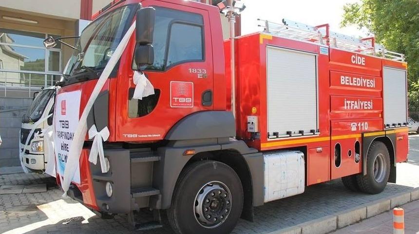 Cide Belediyesine İki Hizmet Ara&ccedil; Hibe Edildi