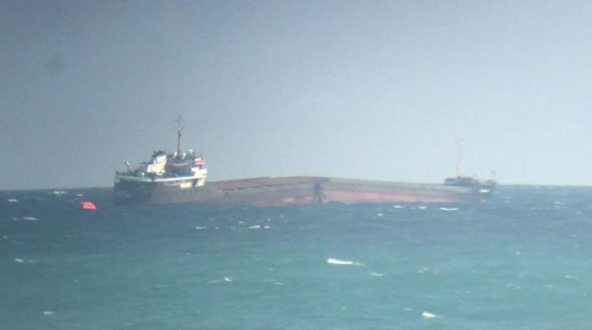 (&ouml;zel Haber) Sarıyer&rsquo;de İkiye B&ouml;l&uuml;nen Geminin &Ouml;n Kısmının Batma Anı Kamerada