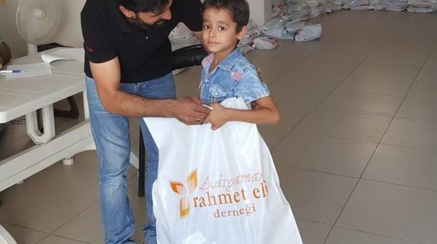 Rahmet Eli Derneği 360 &Ccedil;ocuğu Sevindirdi