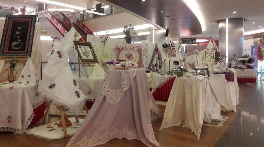 "el Emeği G&ouml;z Nuru Sergisi&rdquo; Yoğun İlgi G&ouml;rd&uuml;