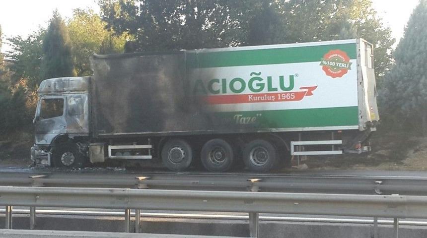 Seyir Halindeki Kamyon Alev Alev Yandı